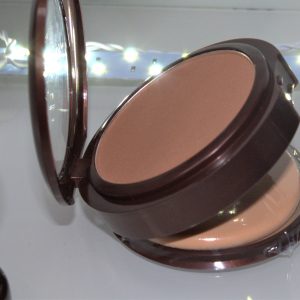 BODY COLLECTION PRESSED BRONZING POWDER WITH SPONGE APPLICATOR