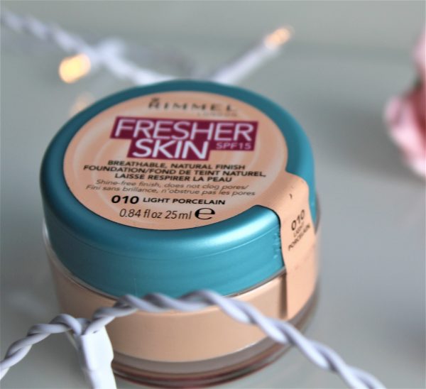 RIMMEL FRESHER  BREATHABLE  FOUNDATION - LIGHT PORCELAIN 010