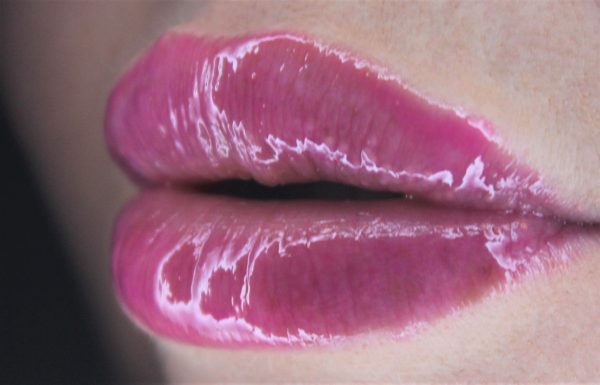 REVLON SUPER LUSTROUS LIP GLOSS - BERRY ALLURE (225) - Image 2