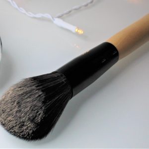 GLOWII LARGE SOFT HAIR POWDER BRUSH - BAMBOO HANDLE