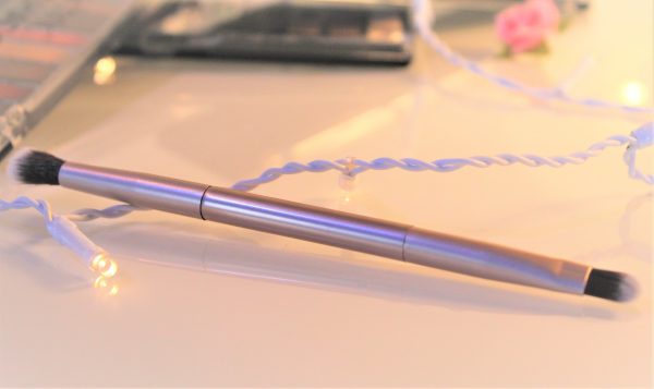 GLOWII DOUBLE ENDED EYESHADOW BRUSH - CHAMPAGNE GOLD